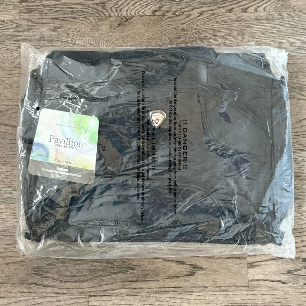 Calpak Expandable Laptop Messenger Bag Black 18